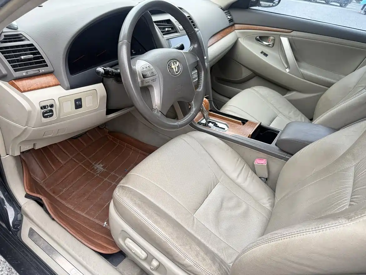 Photo 8 - Toyota Camry