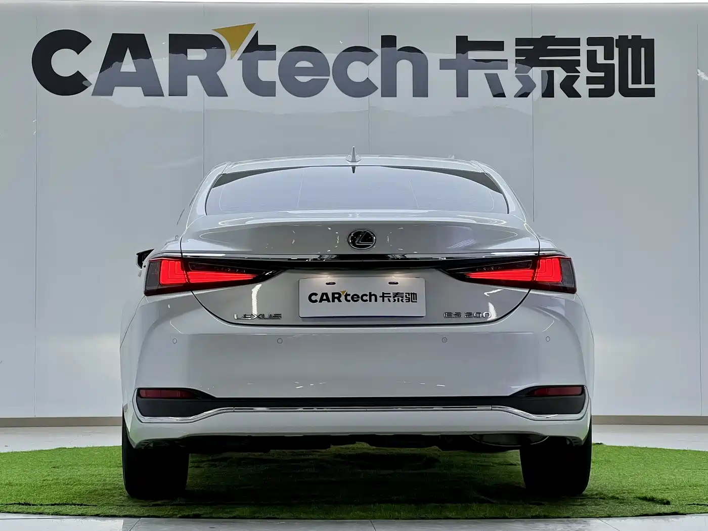 Lexus ES 2023 200 Excellence Edition фото 9