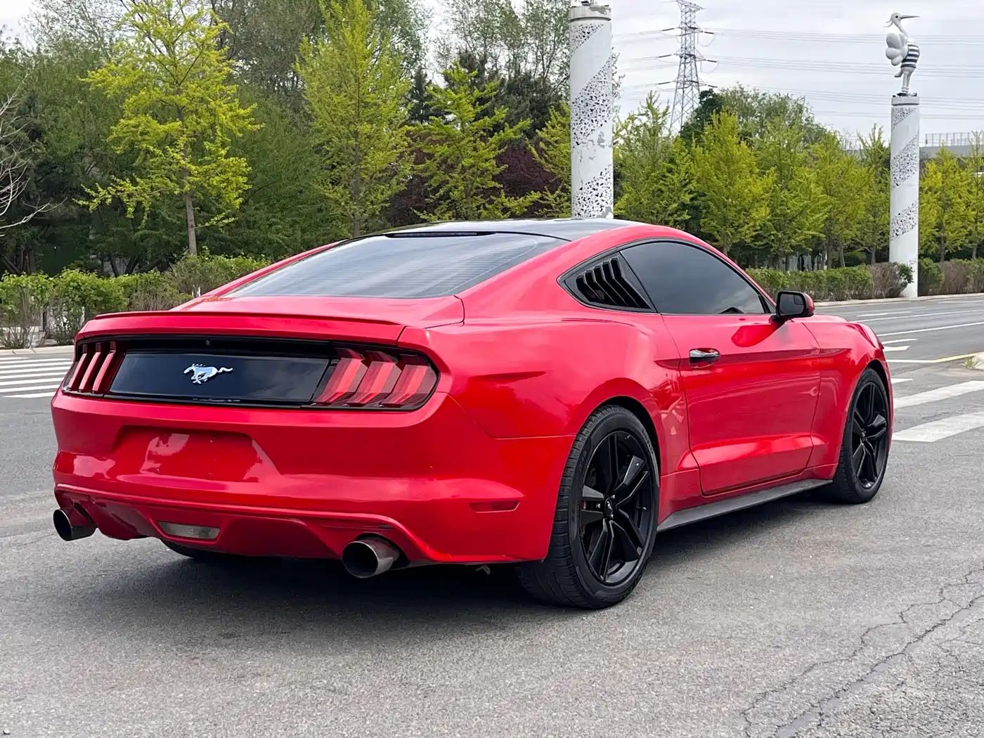 FORD MUSTANG