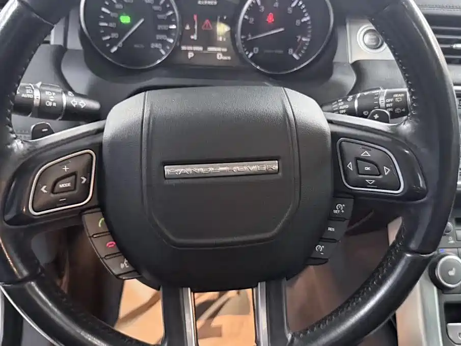 Land Rover Range Rover Evoque 2015 2.0T 5-Door Fashion Edition фото 4