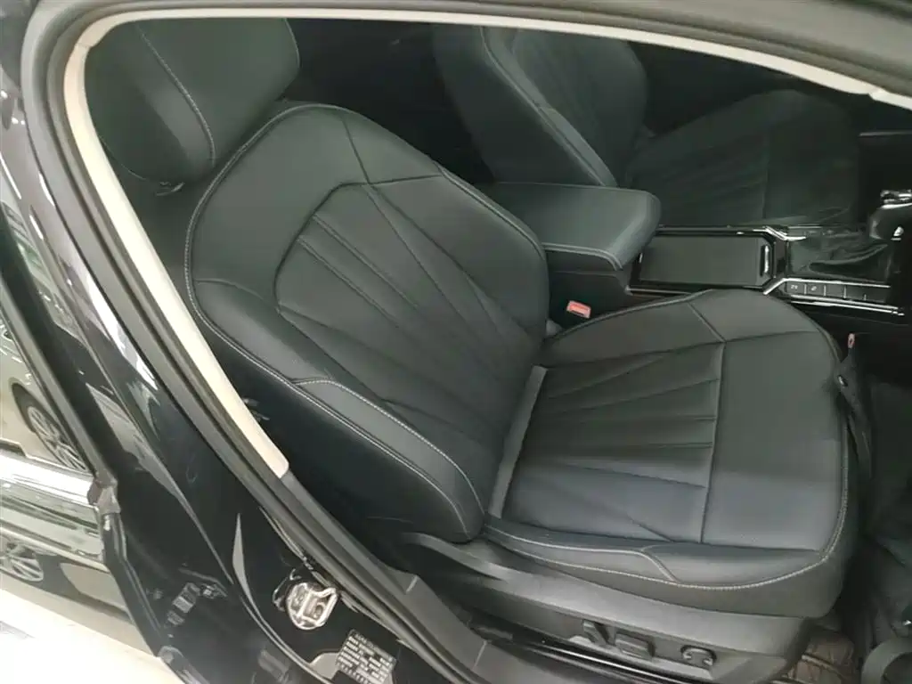 Volkswagen Passat 2025 Outstanding 380TSI Dragon Glory Edition фото 25