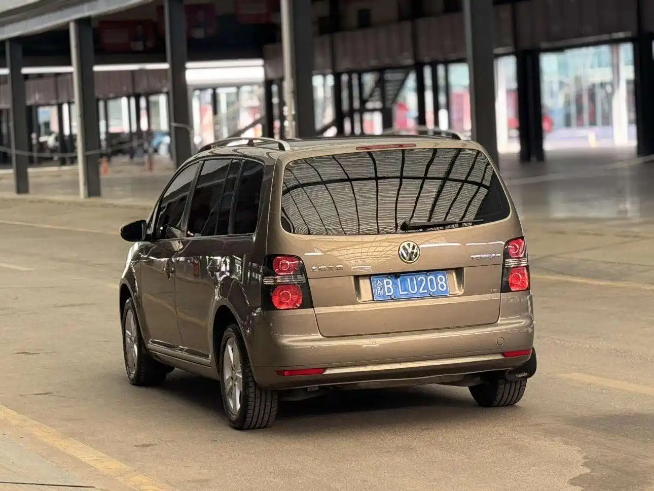 Фото 9 - Volkswagen Touran