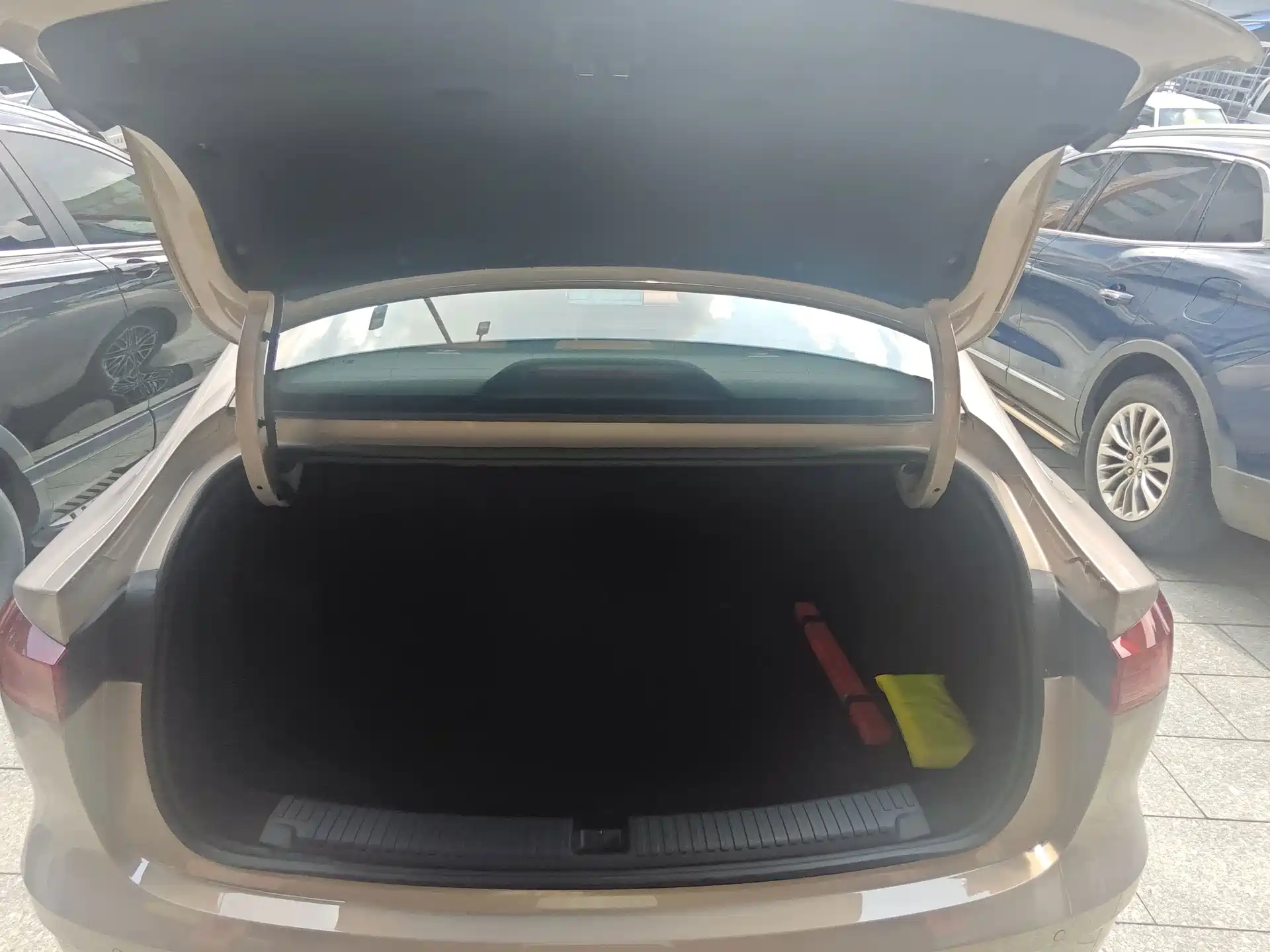 صورة 12 - Roewe i6