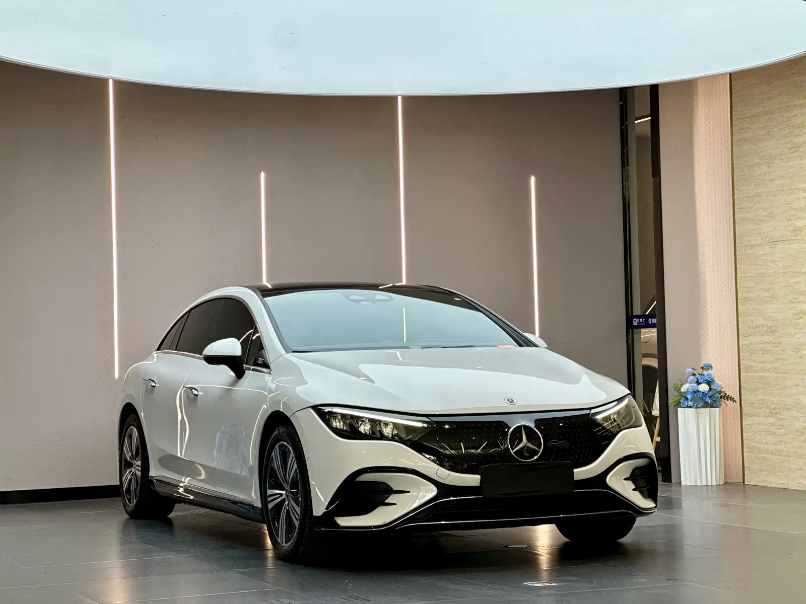 Фото 3 - Mercedes-Benz EQE