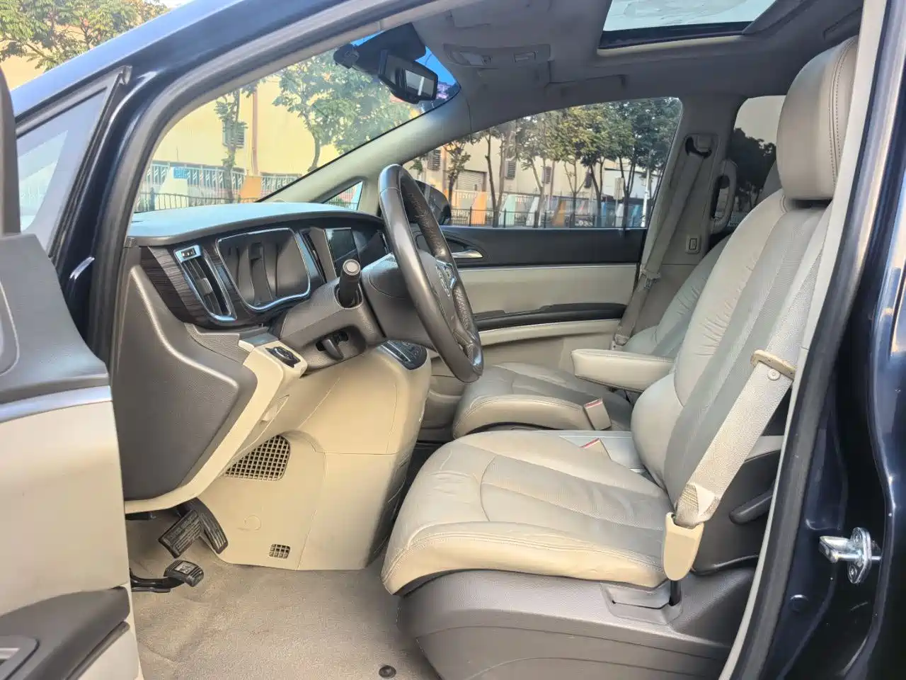 Buick GL8 2011 3.0L XT Luxury Business Flagship фото 4