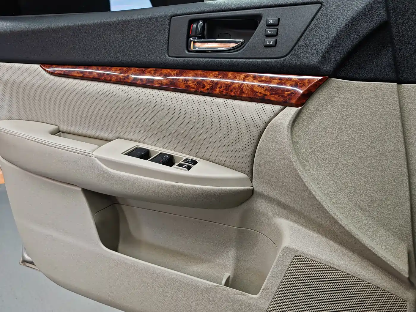 Subaru Outback 2011 2.5i Luxury Navigation Edition фото 20