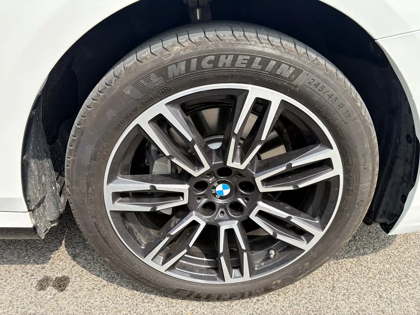 BMW 5 Series 2025 530Li Leading M Sport Package фото 17