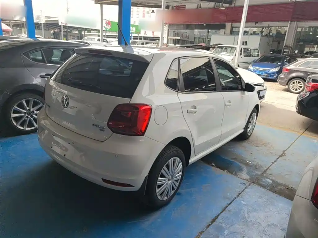 Volkswagen Polo 2016 1.6L Automatic Comfort фото 7