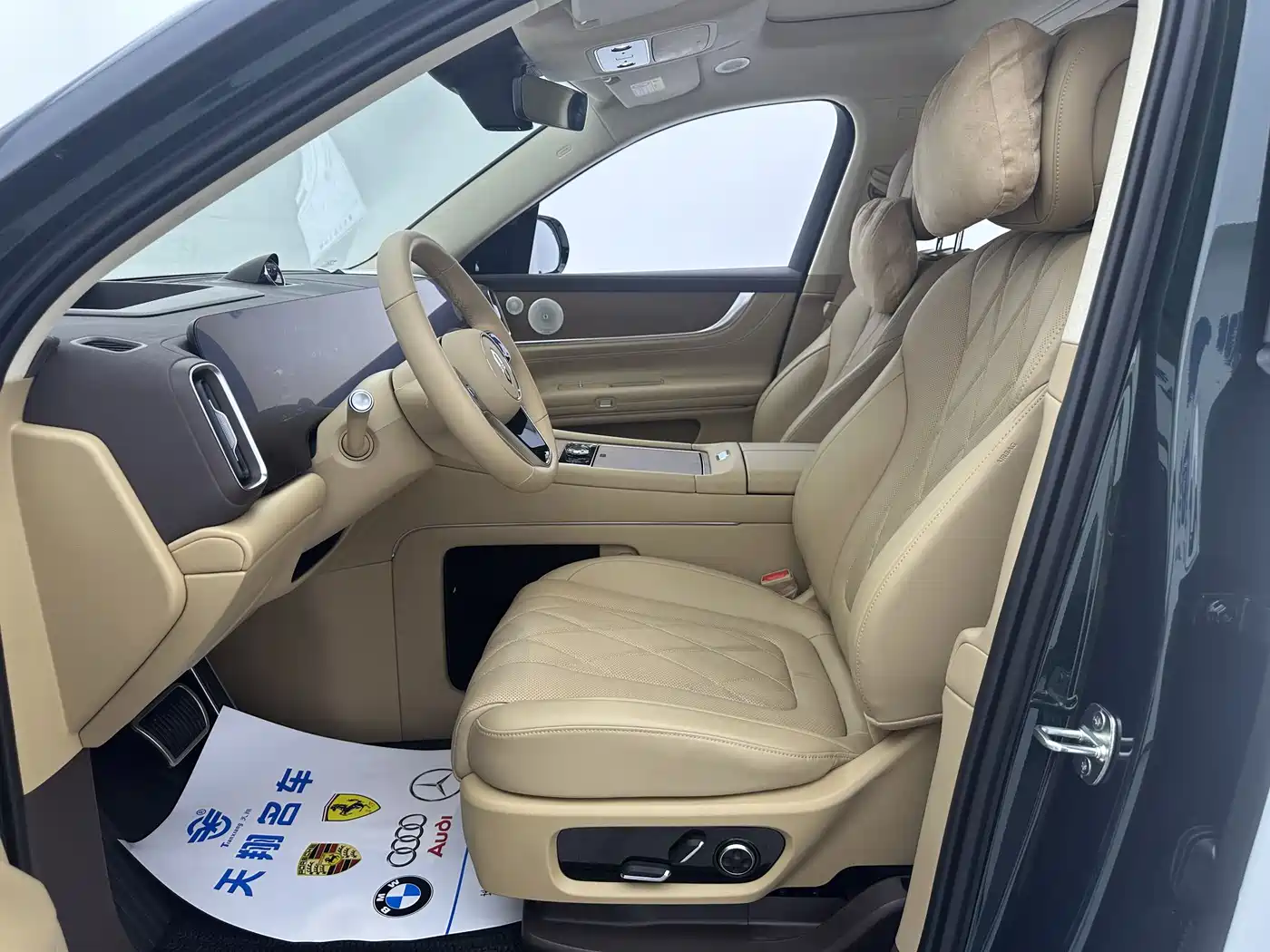 AITO Wenjie AITO M9 2024 Extended Range Ultra 42kWh 6-Seater фото 7