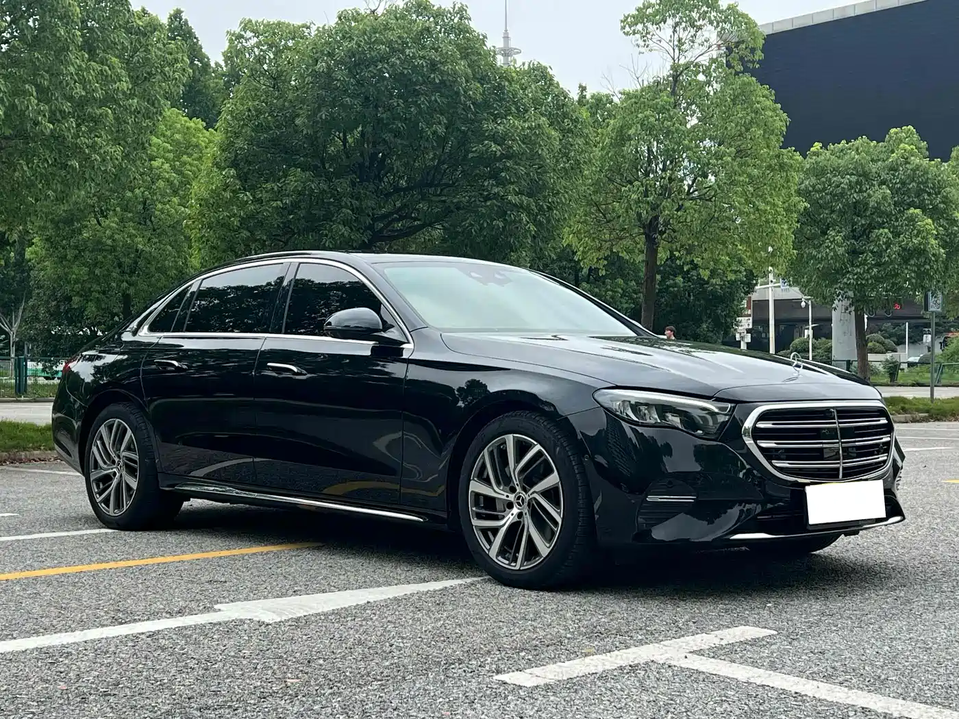 Mercedes-Benz E-Class 2024 Model E 300 L Luxury фото 3