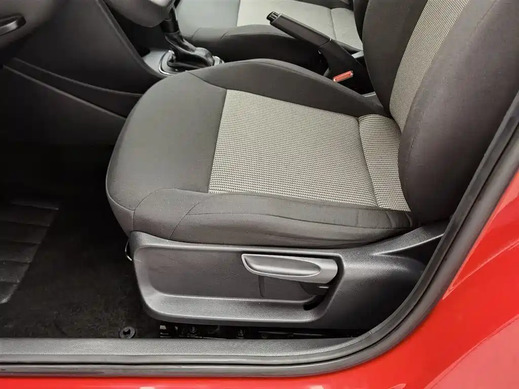 Volkswagen Polo 2016 1.4L Automatic Trend фото 20