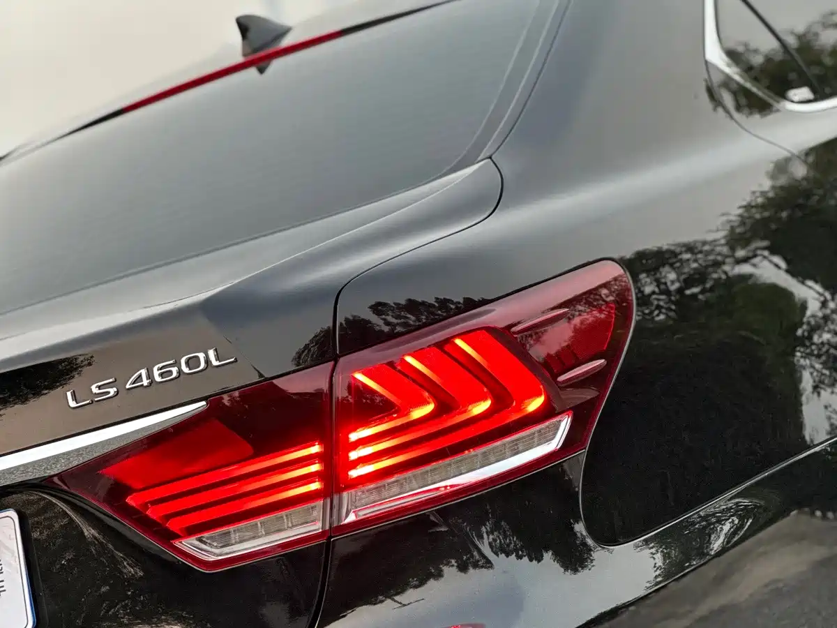 Фото 6 - Lexus LS