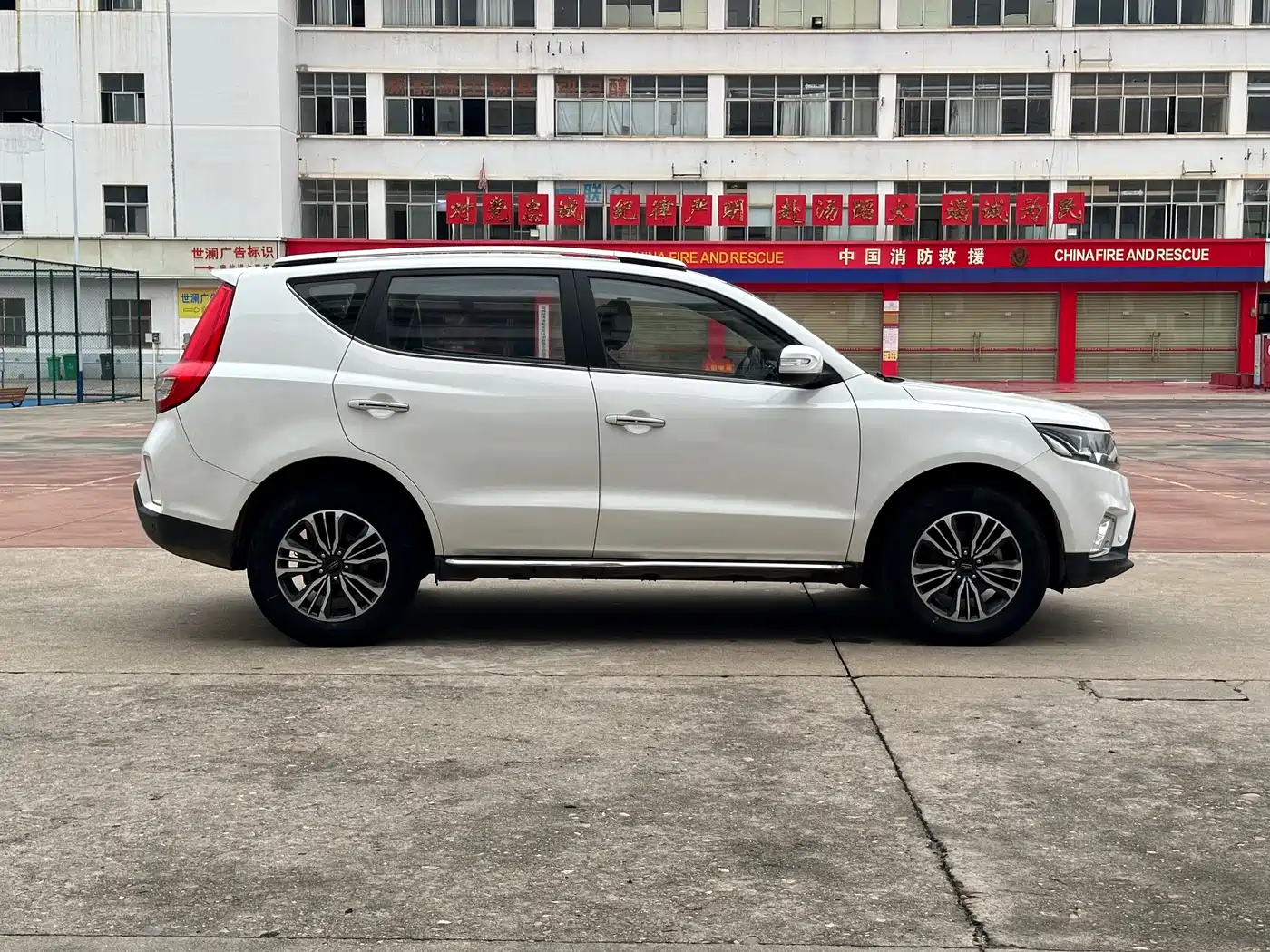 Geely Emgrand X6 2016 2016 1.8L Manual Luxury