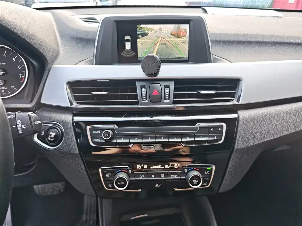 BMW X1 2018 sDrive20Li Leading Model фото 15