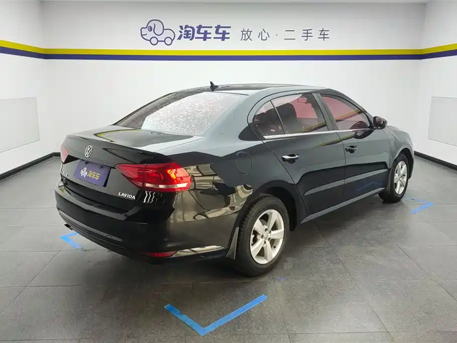 Volkswagen Lavida 2015 1.6L Automatic Trend Edition фото 3