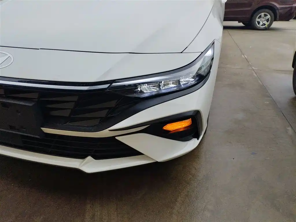 MODERN ELANTRA