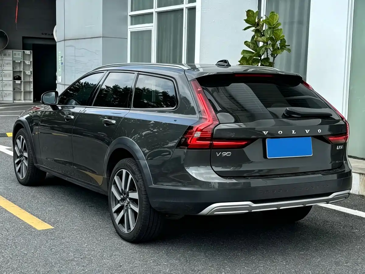 Volvo V90 2021 2021 Model Cross Country B5 AWD Premium Smart Edition