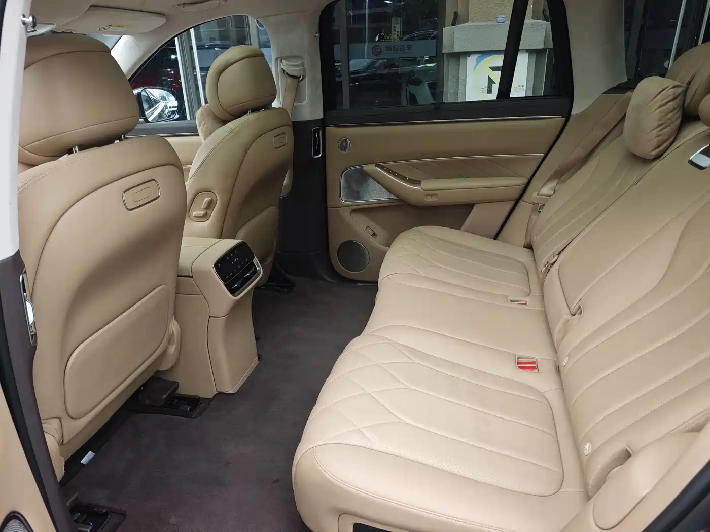 AITO Wenjie AITO M8 2025 Model Extended Range Ultra Edition 53.4kWh 5-Seater фото 16