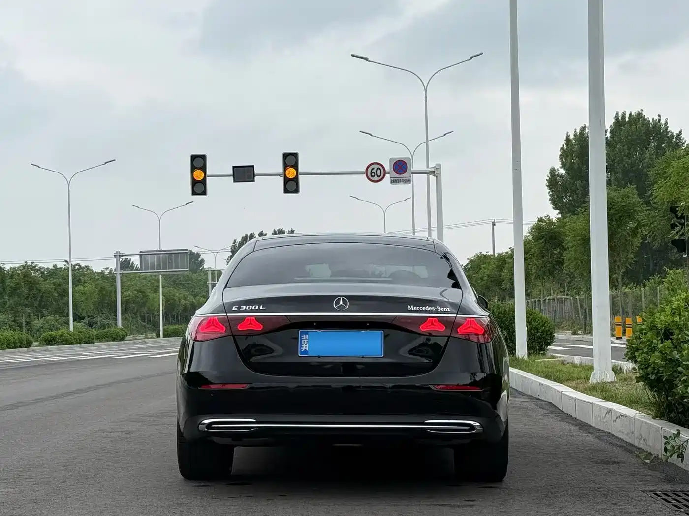 Mercedes-Benz E-Class 2024 Model E 300 L Luxury фото 5