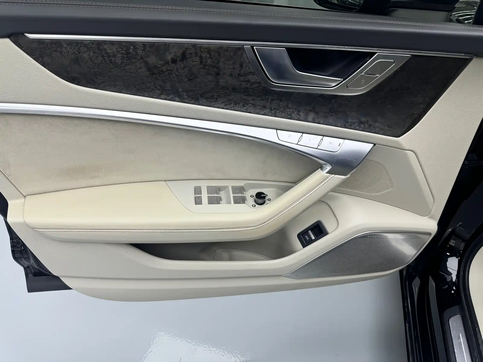 Фото 7 - Audi A6L