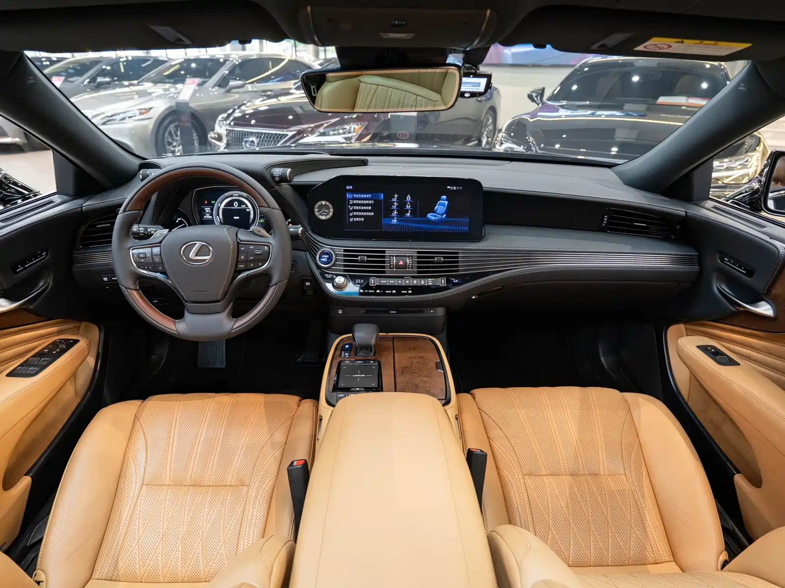 Фото 13 - Lexus LS