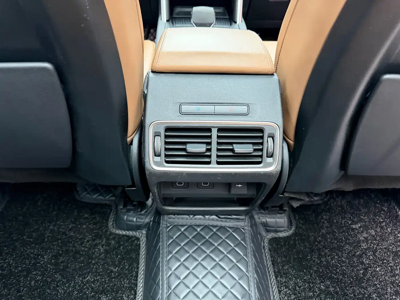 Land Rover Discovery Sport 2024 Luxury Custom Edition фото 15