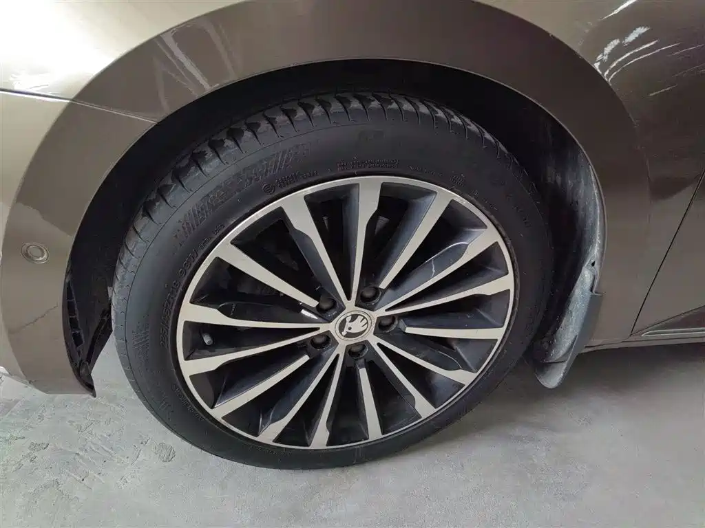 Škoda Superb 2016 TSI330 DSG Smart Edition фото 25