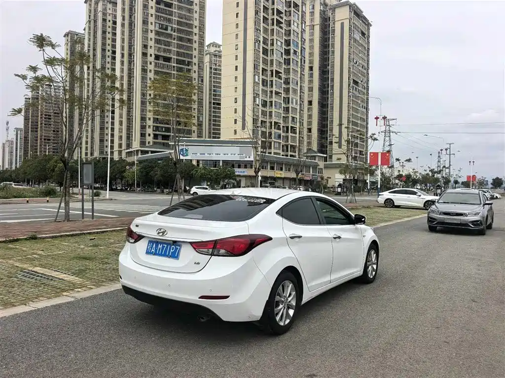 Hyundai Langdong 2016 1.6L Automatic Smart Edition фото 4