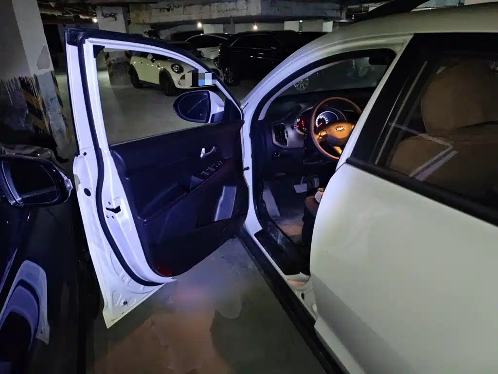 Kia Sportage 2015 2.0L Automatic 2WD GL фото 14