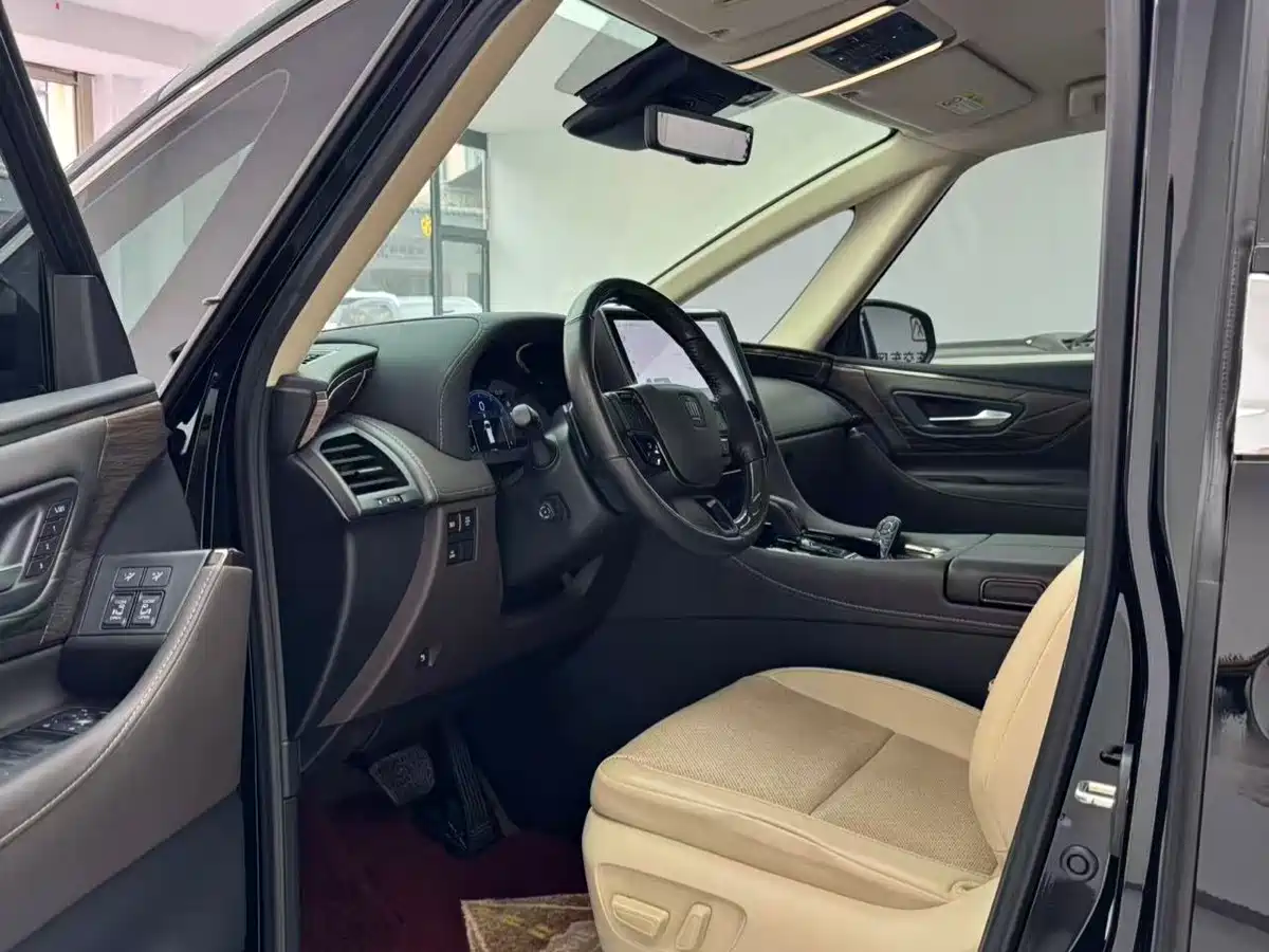 Toyota Vellfire 2024 Crown Hybrid 2.5L Executive Premium Edition фото 4