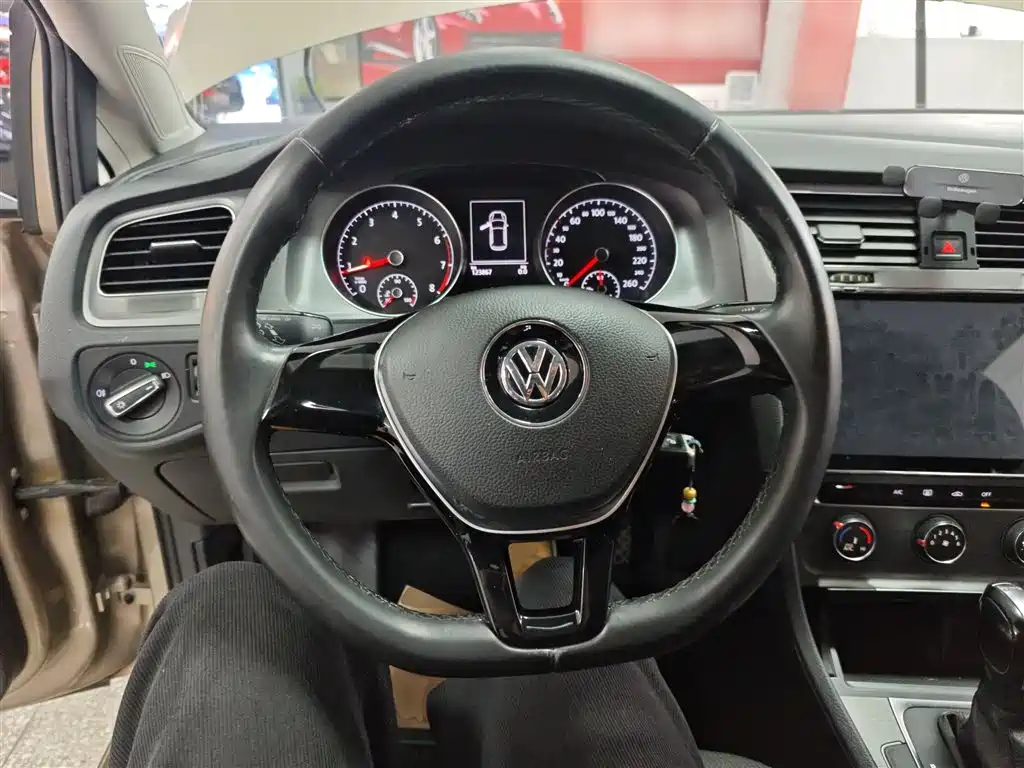 Volkswagen Golf 2016 230TSI Automatic Comfort фото 11