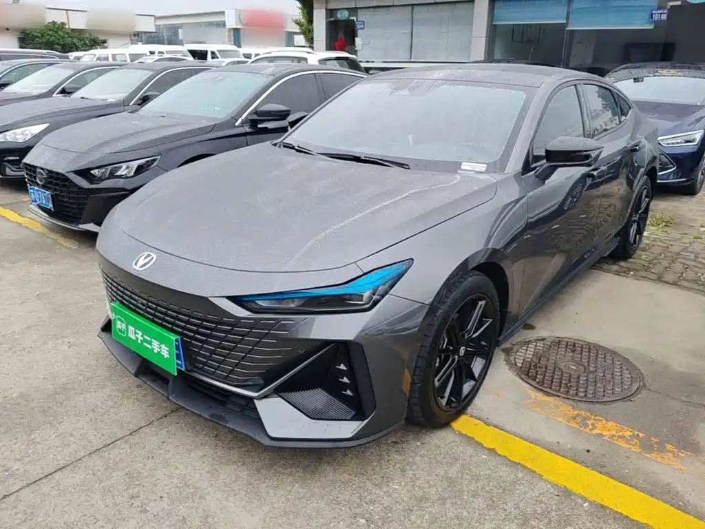 Changan UNI-V 2023 1.5T Luxury Edition