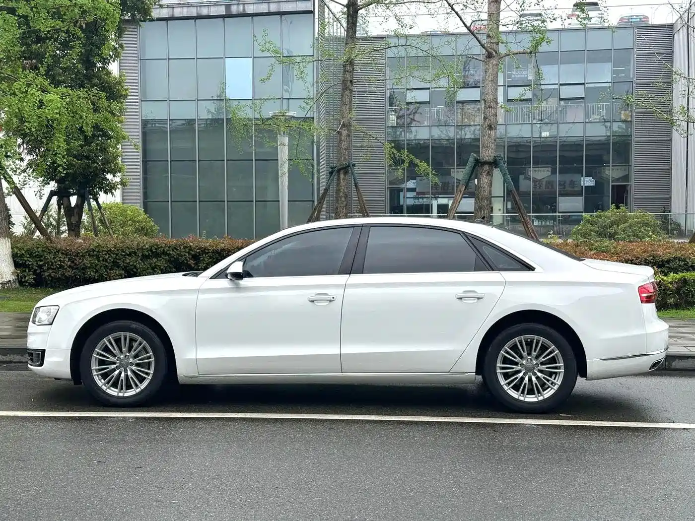 Audi A8 2014 A8L 45 TFSI quattro Comfort фото 4