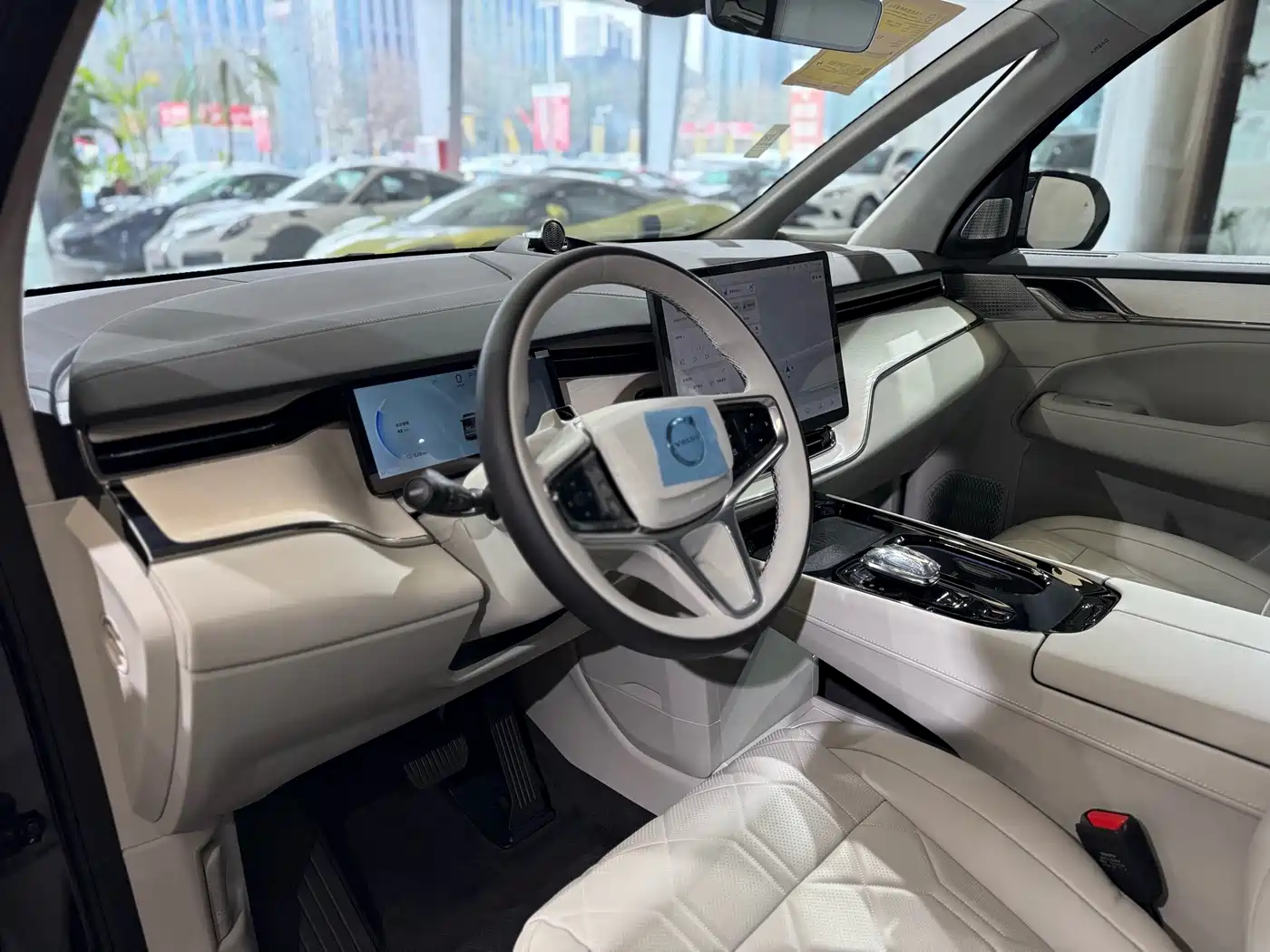 Volvo EM90 2026 2025 Ultra Six-Seater