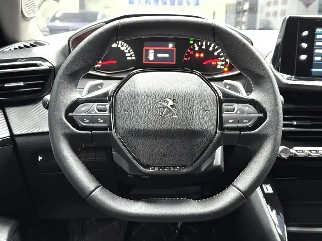 صورة 6 - Peugeot 2008