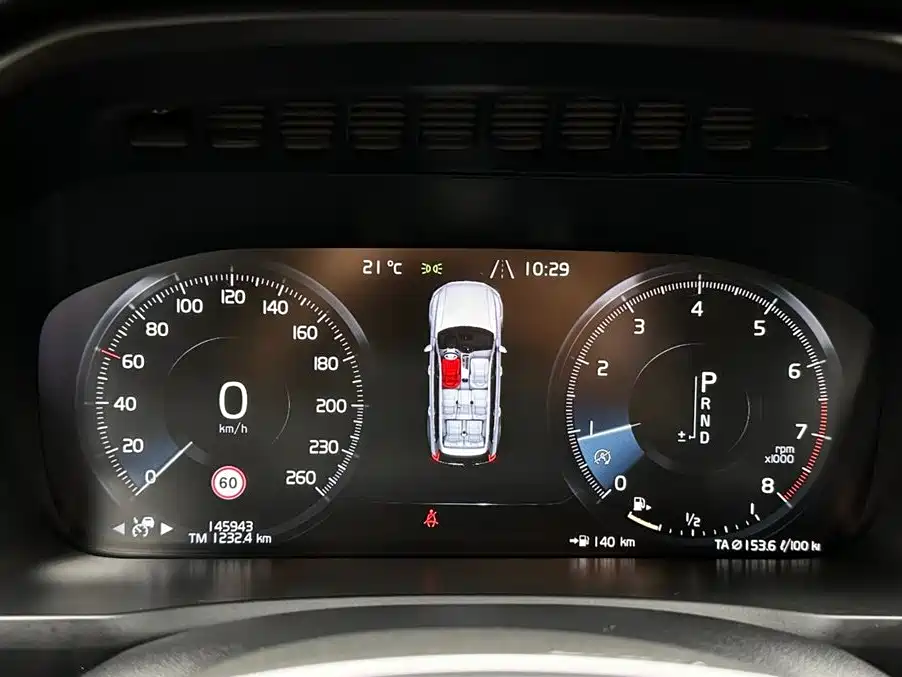 Фото 24 - Volvo XC90