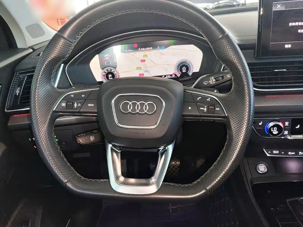 Фото 11 - Audi Q5L