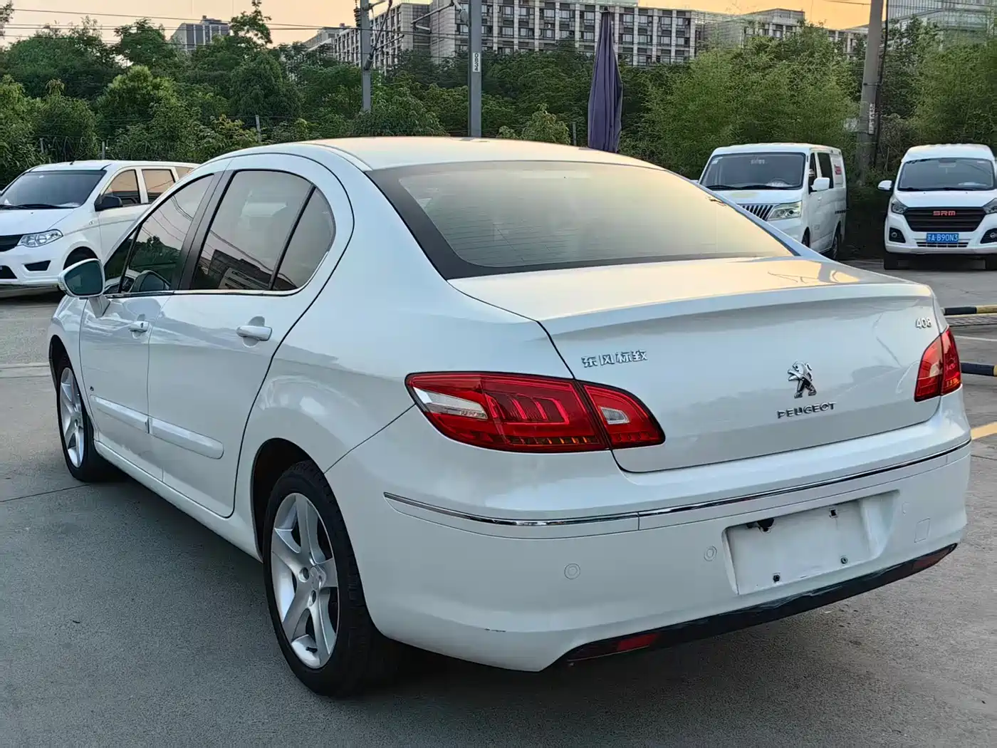 Peugeot 408 2013 2.0L Automatic Comfort Edition фото 11
