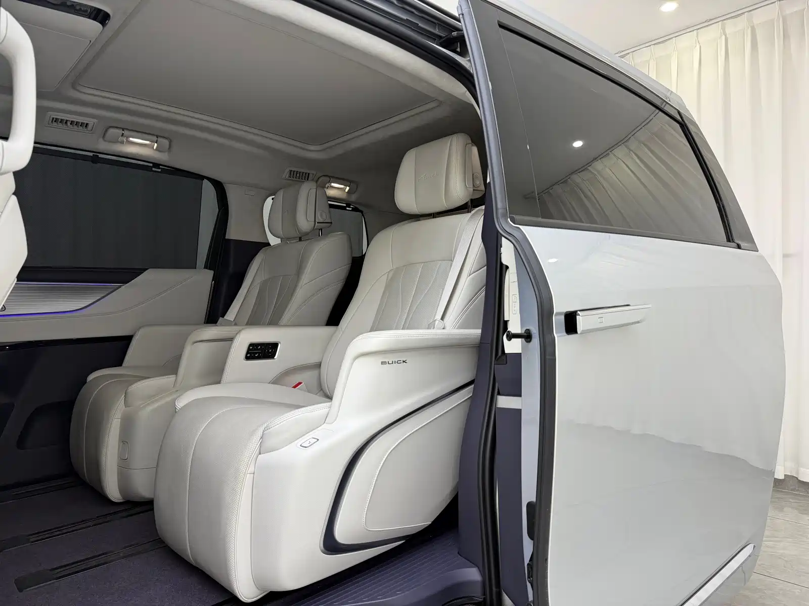 صورة 6 - Buick GL8