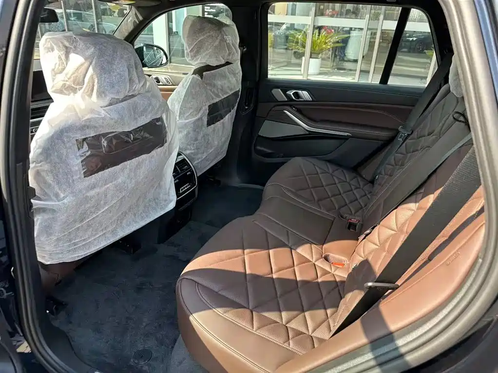 BMW X5 2025 Model xDrive 40Li M Sport Blackout Package фото 6