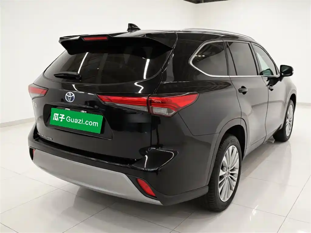Toyota Highlander 2023 2.5L Smart Hybrid Dual Engine FWD Premium 7-Seater фото 5