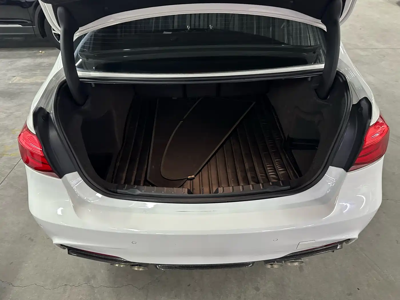BMW 3 Series 2017 320i M Sport фото 16