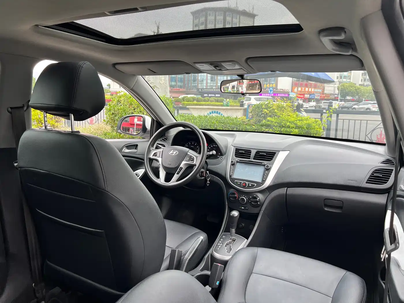 Hyundai Reina 2014 Model 1.4L Automatic GLX фото 8