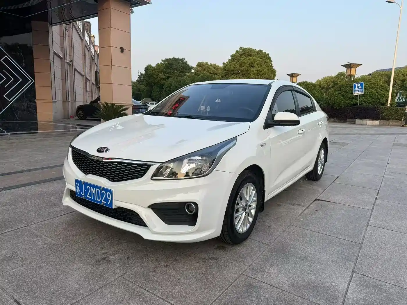 Kia K2 2017 Sedan 1.4L AT GLS