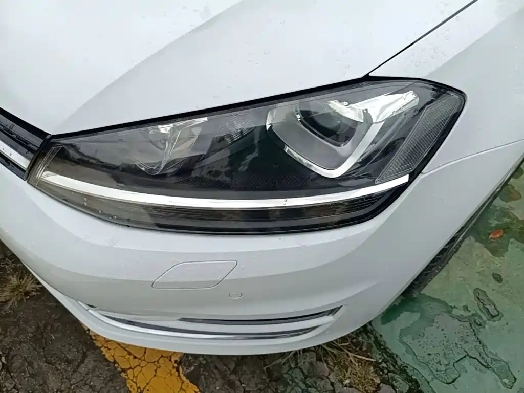 Фото 24 - Volkswagen Golf