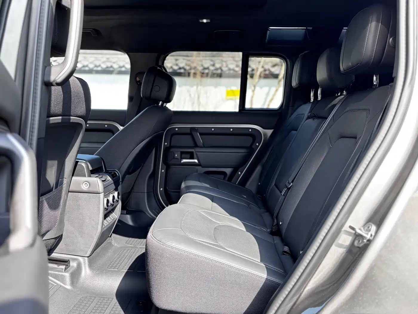 Land Rover Defender 2025 110 3.0T P400 X фото 12