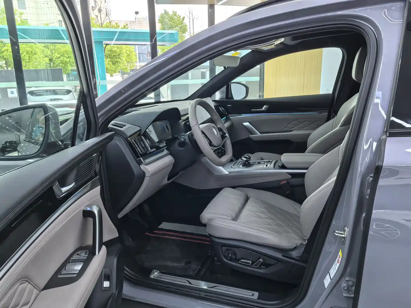 BYD Tang New Energy 2025 DM-i 115KM Flagship фото 10