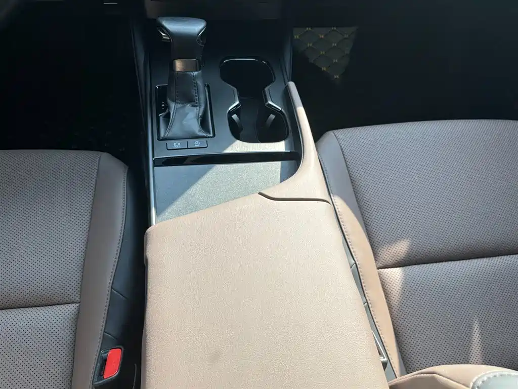 Lexus ES 2022 200 Excellence Edition фото 17