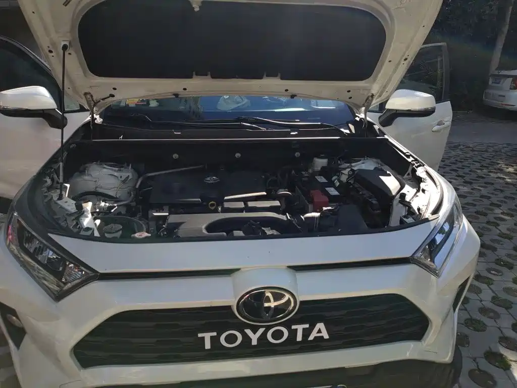 Фото 11 - Toyota RAV4