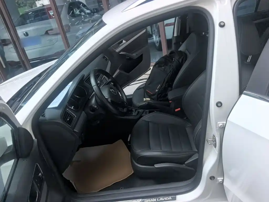 Photo 15 - Volkswagen Lavida Tour